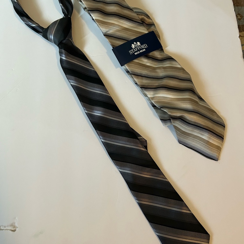 Stafford Men's Tie with Black and Silver Stripes